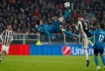 VIDEO: Ronaldo lập siêu phẩm ở độ cao 2m38 đưa anh đến Juve