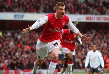 'Chúa tể' Bendtner sở hữu kỷ lục không thể bị phá của Ngoại hạng Anh và thế giới