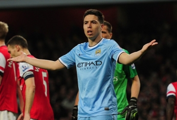 Cựu sao Man City và Arsenal mất việc vì đi du lịch khi đang cách ly