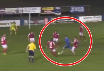 VIDEO: 'Pele tỉnh lẻ' đi bóng qua cả rừng người rồi 'làm nhục' thủ môn