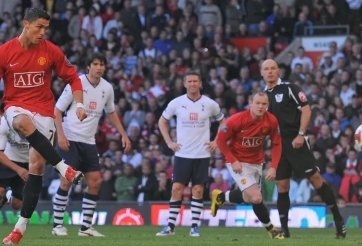 Trọng tài fan MU mong Ronaldo đá hỏng penalty do ông thổi cho Quỷ Đỏ