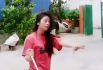 VIDEO: Hot girl múa côn như Lý Tiểu Long khiến dân mạng trầm trồ