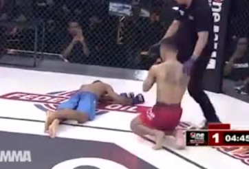 VIDEO: Võ sĩ dùng một cước hạ knock-out đối thủ sau 1 giây