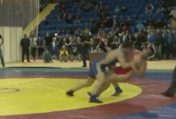 Đô vật Nga đối diện với họng súng chỉ vì quật ngã con nhà giàu