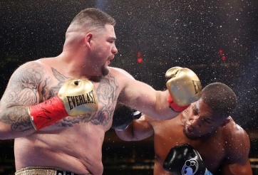 Hạ 'kẻ bất bại', võ sĩ khiến người mập toàn thế giới hả dạ