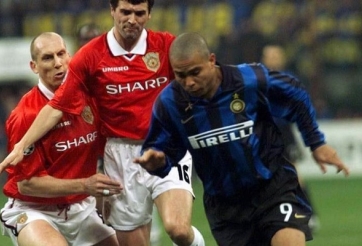 Huyền thoại MU mất kiểm soát vì gặp Ronaldo