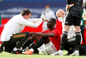 Hậu vệ MU nhập viện bởi chính người đá cặp