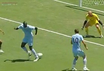 VIDEO: Biểu diễn thất bại, Balotelli lập tức bị rút khỏi sân