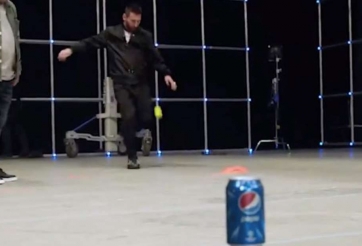 VIDEO: Messi sút lon ảo diệu như có kỹ xảo điện ảnh