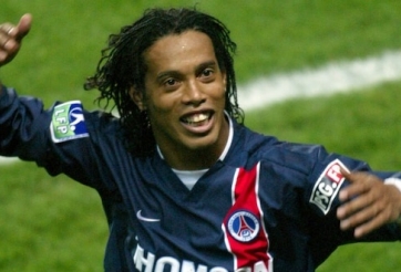 VIDEO: Ronaldinho sút phạt xuyên qua 'rừng người' từ góc hẹp