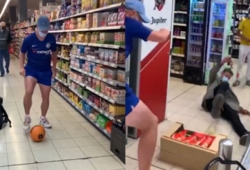 VIDEO: Đem bóng vào siêu thị, fan Chelsea báo hại anh nhân viên
