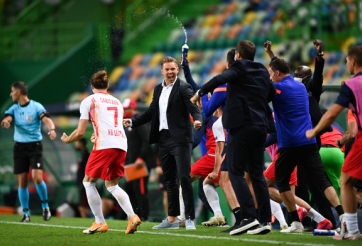 HLV Leipzig muốn cả đội đi giải khát trước khi đấu PSG