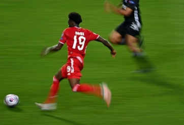 Sao 19 tuổi của Bayern ghi dấu son lịch sử