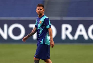 Đồng đội Messi quay lưng với Barca