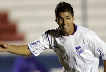 VIDEO: Bàn thắng đầu tiên trong sự nghiệp của Luis Suarez