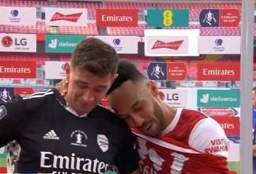 Arsenal bán người hùng cho đội trụ hạng