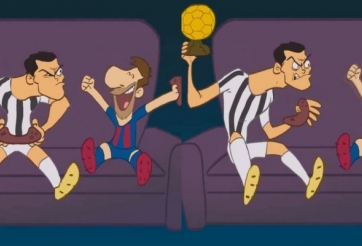 HÀI HƯỚC: Chơi game thua, Ronaldo cầm QBV ném Messi