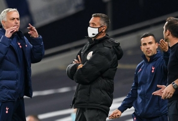 Mourinho thừa nhận nợ Lampard sau khi dạy HLV Chelsea cách chỉ đạo