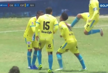 VIDEO: Lập siêu phẩm, tiền đạo bị đồng đội đạp vì ăn mừng 'gợi đòn'