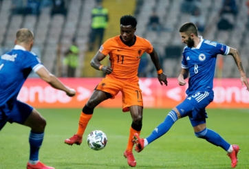 Hà Lan bị cầm hòa bởi đội chiếu dưới