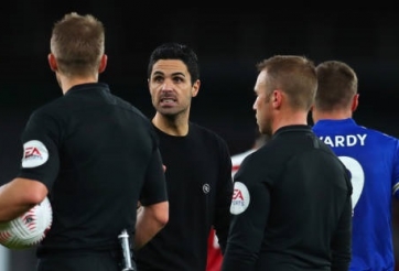 HLV Arsenal: 'Thế quái nào mà bàn thắng lại bị từ chối'