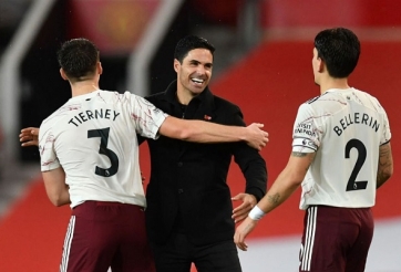 HLV Arsenal tuyên bố không hối hận khi bán rẻ người hùng