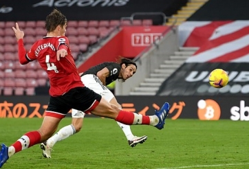 Solskjaer ví Cavani với huyền thoại MU sau chiến thắng kịch tính