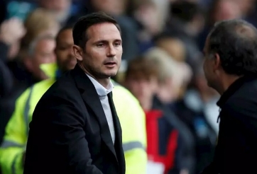 HLV Chelsea phản ứng bất ngờ khi cầu thủ Leeds hát 'đừng khóc nữa Lampard'