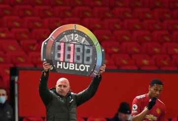 Lý do MU chỉ thay 1 người trước Man City