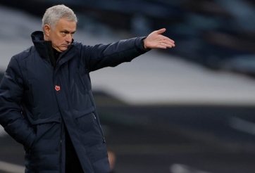 Mourinho không phục khi Tottenham thua Leicester