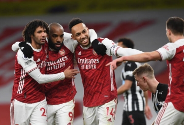 Arsenal lên nửa trên BXH nhờ hiệp 2 bùng nổ