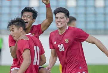 Chuyển nhượng bóng đá 1/2: MU bị 'phũ' bởi sao Indonesia