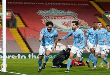 Gundogan phản ứng hài hước sau khi sút hỏng penalty trước Liverpool