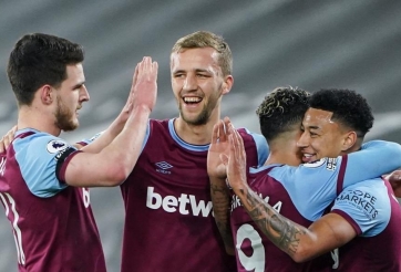 Đồng đội bất chấp chỉ trích để nhường Lingard tỏa sáng