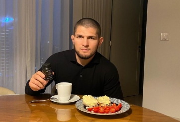 Khabib coi chuyện làm võ sĩ MMA như ngồi tù