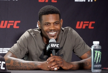 Holland gọi Adesanya là 'kẻ thất bại đúng nghĩa'