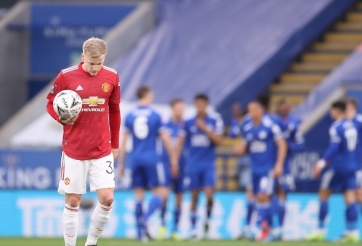 MU 'hy sinh' Van de Beek để có hậu vệ Dortmund
