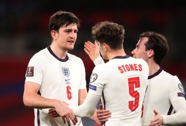 Đội trưởng MU bảo vệ và khích lệ cầu thủ đội kình địch