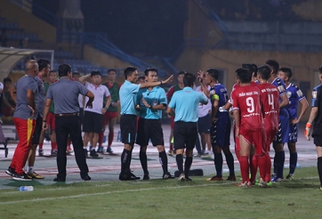 HLV Bình Dương: 'Tôi rất ức chế với các trọng tài'