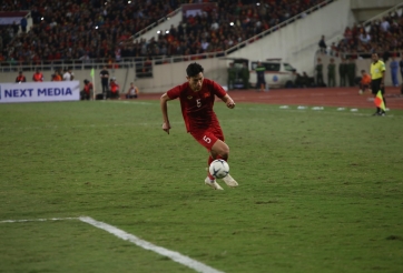 Video: Đoàn Văn Hậu lấy thân mình cứu thua cho ĐT Việt Nam