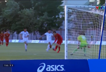 VIDEO: Bàn thắng nâng tỷ số lên 3-0 của tiền vệ Đỗ Hùng Dũng