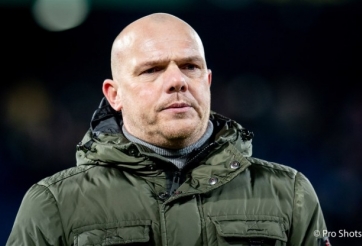 HLV Johnny Jansen thất vọng với các cầu thủ Heerenveen