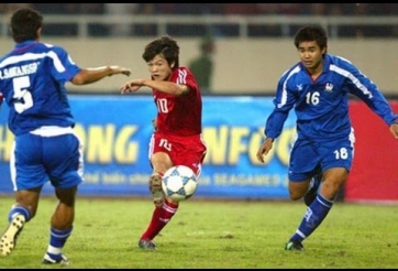 VIDEO: Văn Quyến tái hiện siêu phẩm vào lưới Thái Lan tại Sea Games 22