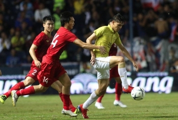 VIDEO: Tuấn Anh cân cả tuyến giữa của Thái Lan trong ngày trở lại