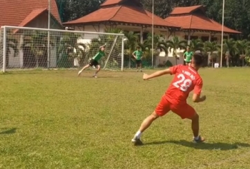 VIDEO: Thủ môn khóa 4 HAGL JMG trổ tài phản xạ như De Gea