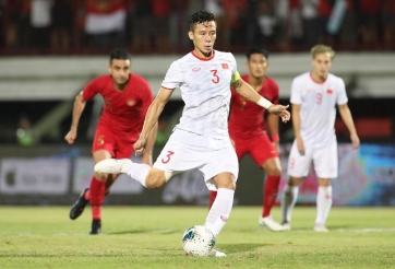 VIDEO: Quế Ngọc Hải hướng dẫn sút penalty chân sáo