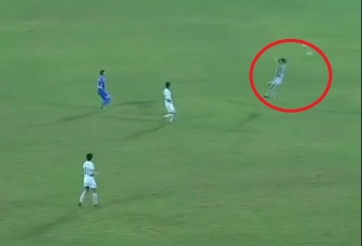 VIDEO: Thủ môn tấu hài và cái kết khiến CĐV cười vỡ bụng