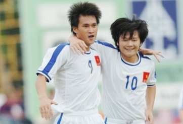 Báo châu Á đánh giá Văn Quyến xuất sắc hơn Công Vinh