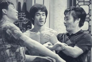 Diệp Vấn không phải là sư phụ của Lý Tiểu Long?