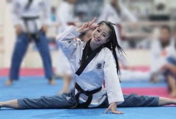 Thân hình 'quyến rũ chết người' của hot girl làng võ Việt Nam